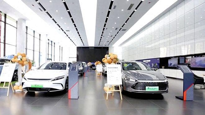养一辆10万的电车和10万的油车，5年后算算账发现和想象的不一样
