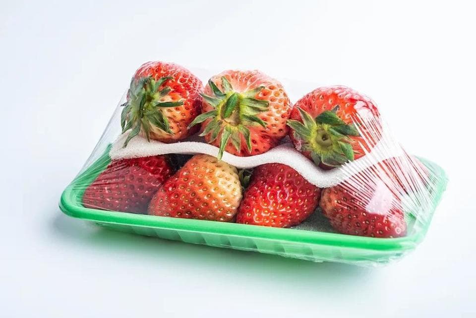 食安科普丨“一次性浴帽”来罩菜，这种保鲜膜靠谱吗？