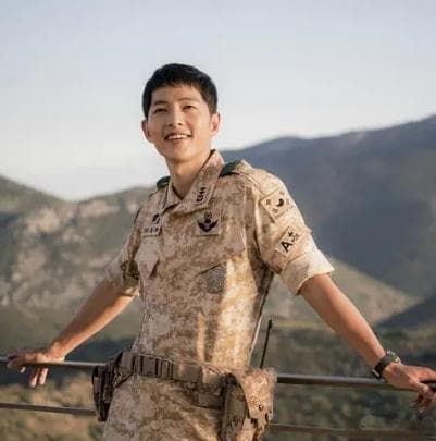 宋仲基、权志龙领衔，韩国十大人气男星榜单揭晓