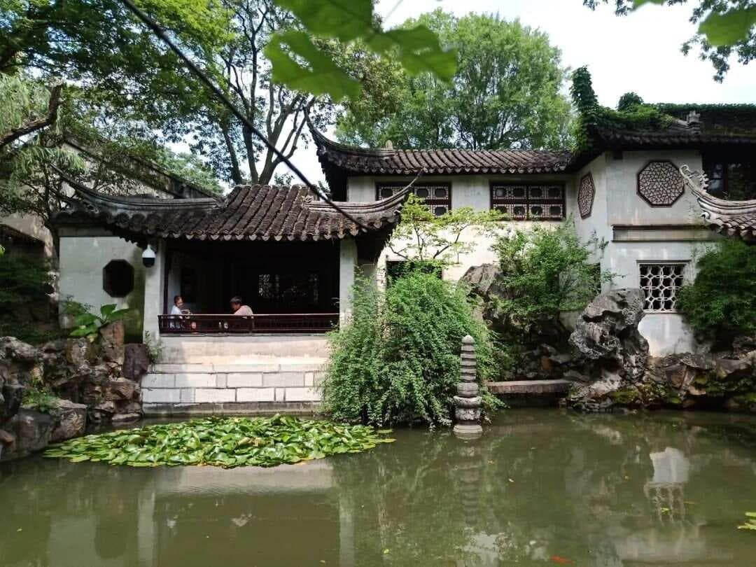 苏州留园：石景丰富，空间变化多样，尽显园林艺术