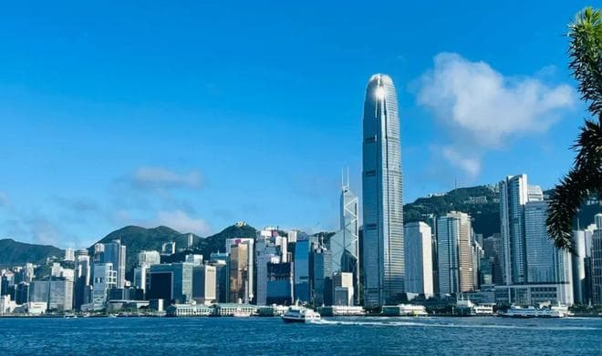 三十年河东，三十年河西。三十年过去了，上海超越香港了吗？