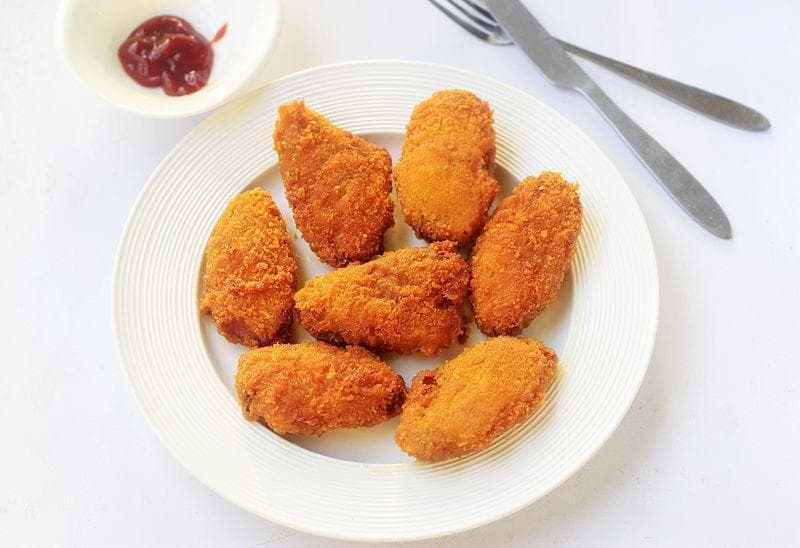 金黄酥香的炸鸡翅，教你裹粉小技巧，这样做出来，超酥脆
