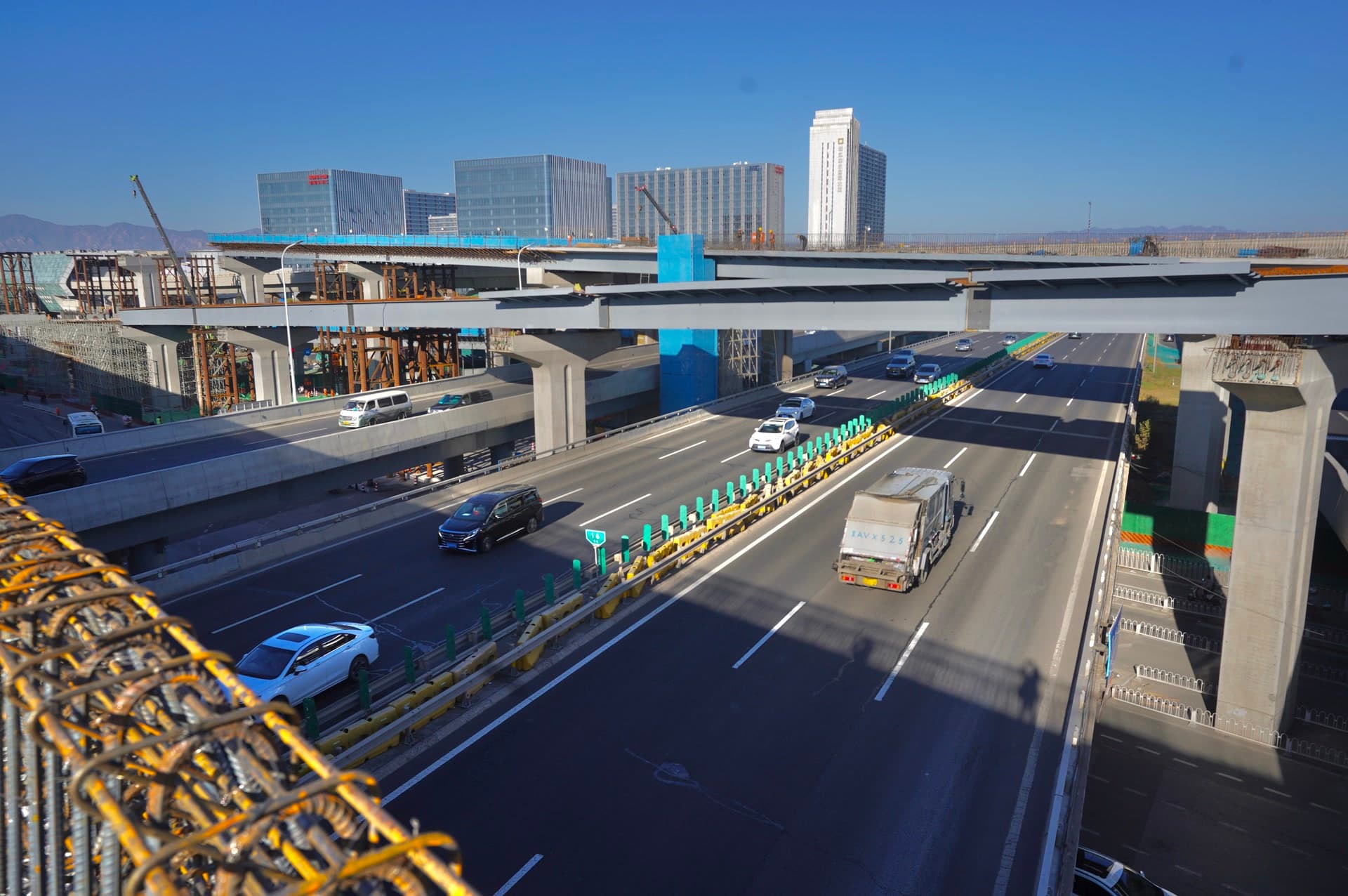 一小时！北清路高架桥成功“跨越”京藏高速