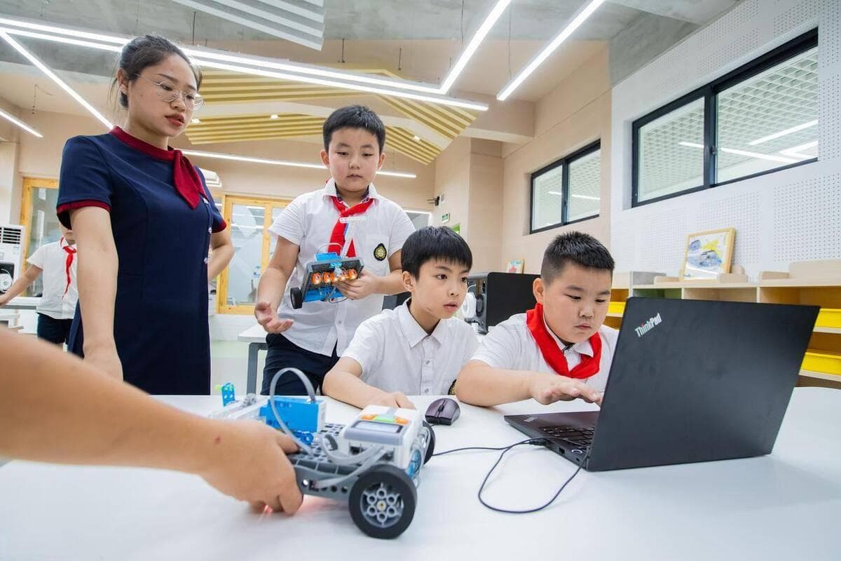 政策引领与技术驱动：“AI+教育”加速教育行业转型与复苏进程