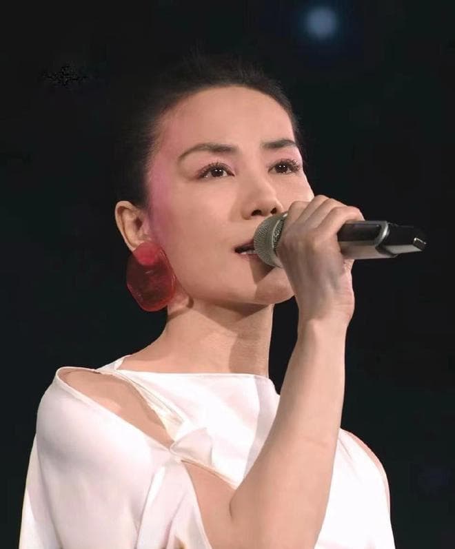 天后归来，王菲春晚演出歌曲太动听，歌词一个小时写成