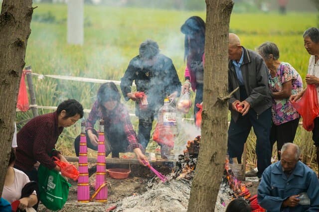 “白天清明穿单衣，晚上清明袄不脱”，今年清明在哪？有啥讲究？