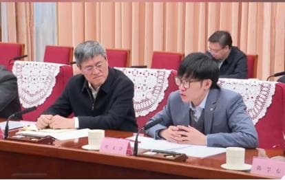 梁文锋就是AI界的黄峥