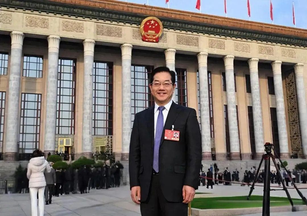 让医工交叉更好双向奔赴！这位代表提出，要培养“医学+X”复合型医学领军人才