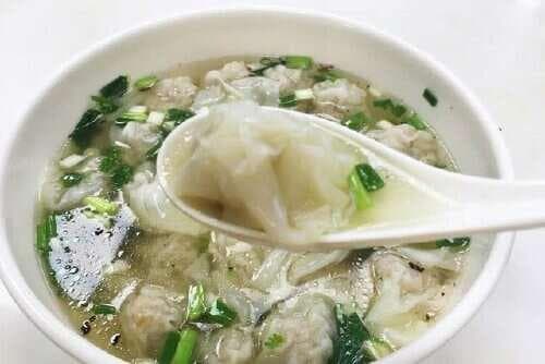 自制馄饨皮，薄如蝉翼却Q弹劲道，你也能轻松做出？