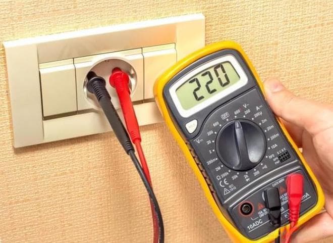 揭秘：220V和110V的电压差异，哪个更安全？