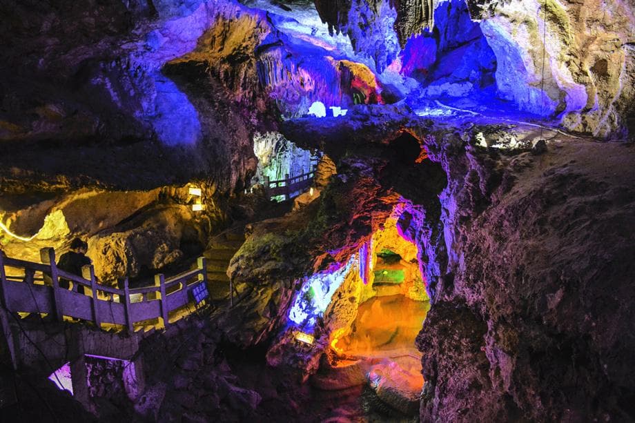 广西银子岩：世界岩溶艺术宝库