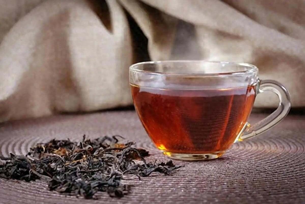 医生提醒：喝红茶时，千万多留意这几点！