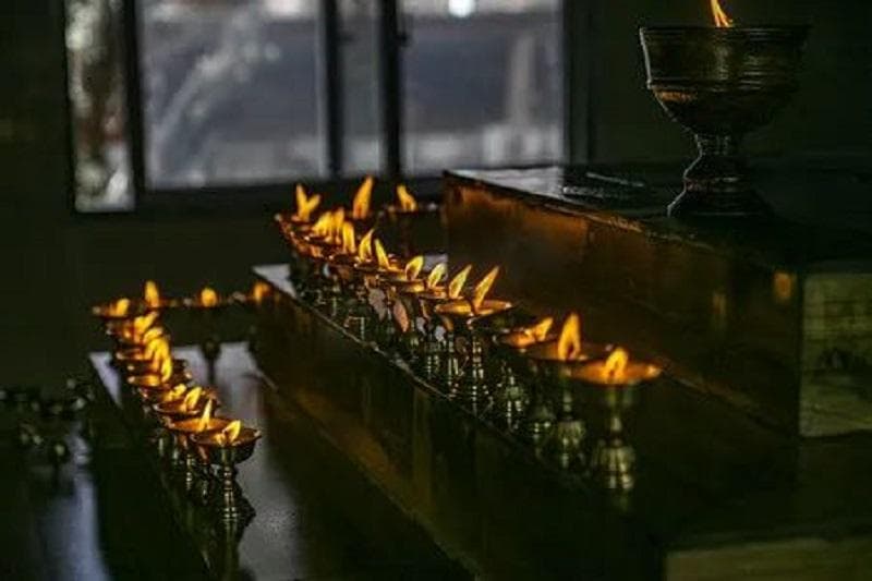 光影禅意丨走进佛教寺院，解读灯火背后的文化密码
