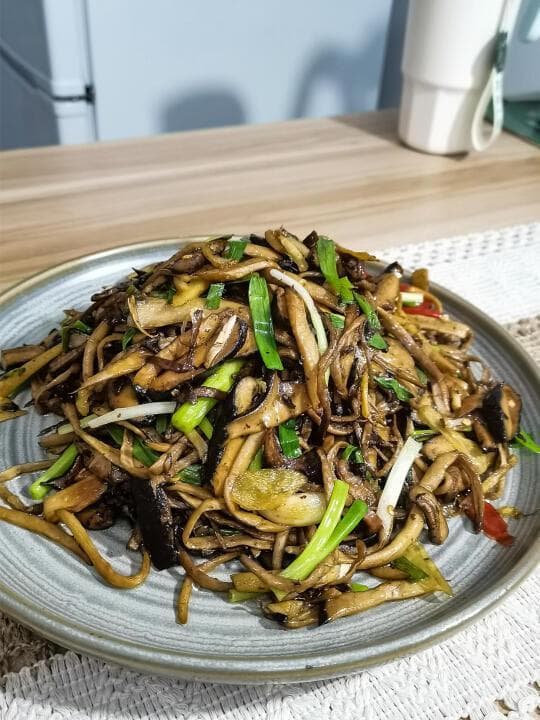 云南蘑菇季：从山林到餐桌的美味与文化