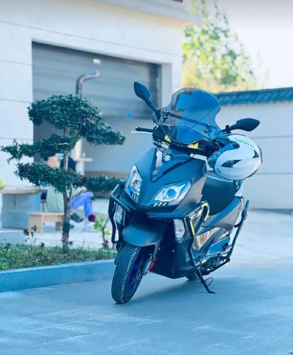 谁才是最强125踏板？铃木UY和豪爵AFR谁才是125踏板之王！