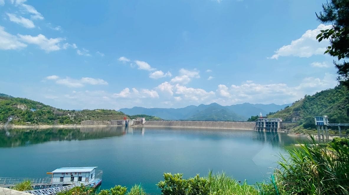 水库监测设备如何实现低功耗运行？太阳能供电与电池管理