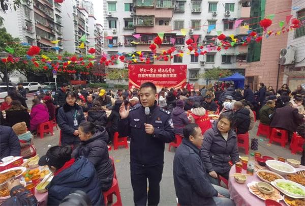 年味渐浓 重庆公安为辖区平安“警”上添花
