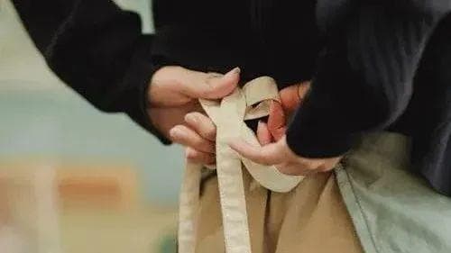 腰疼的常见原因、预防与应对策略