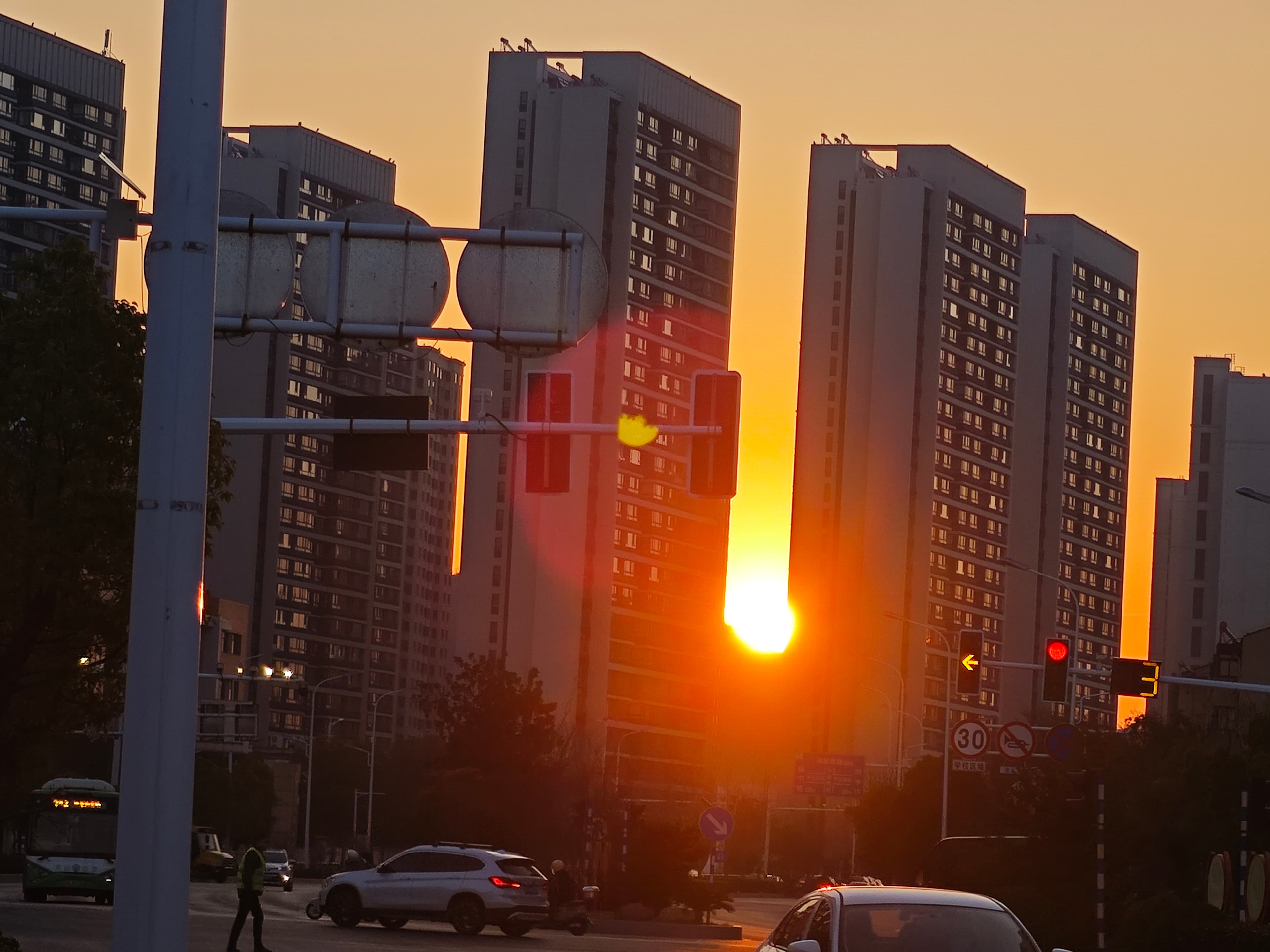 智能战场新纪元：无人协同攻击侦察如何重塑现代战争格局