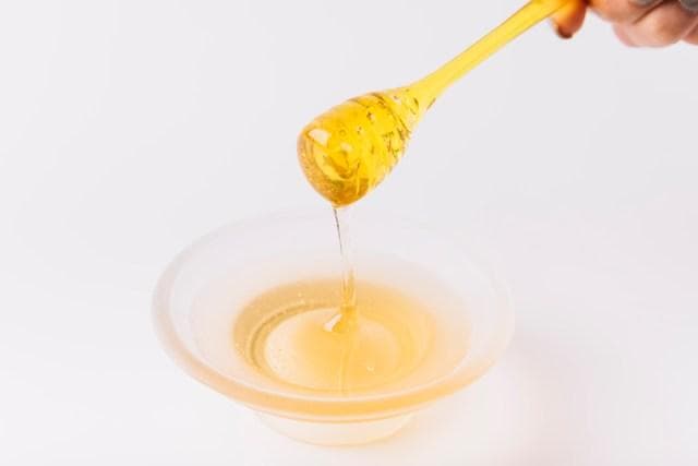 蜂王乳的功效与副作用：一次厘清五大功能及其注意事项