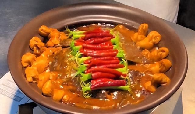 三道特色菜品制作教程：苗寨功夫甲鱼、红烧羊腿、仙女红茶烤布蕾