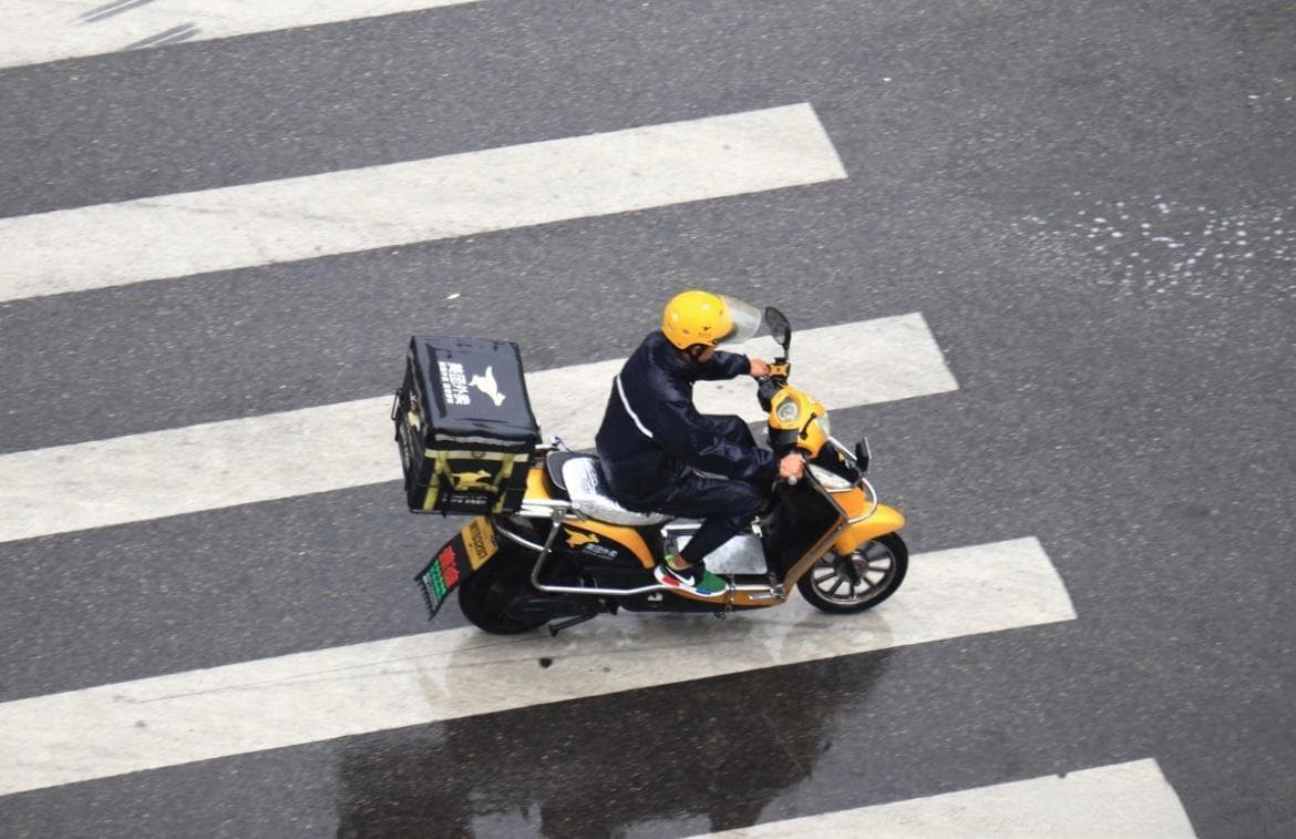 数据揭秘：蓝领月入涨2.26倍，行业迎来三大革新
