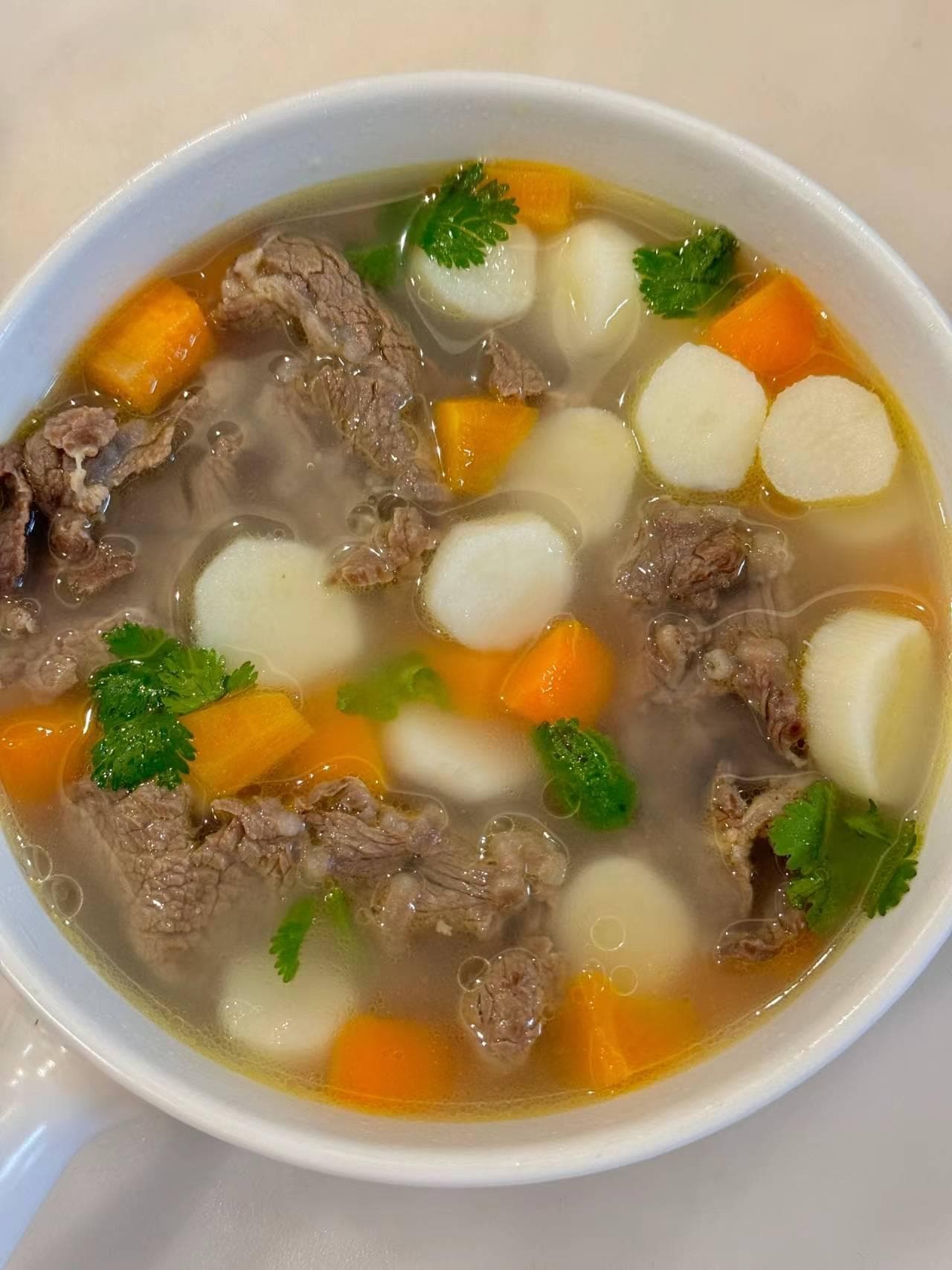 牛肉胡萝卜山药汤：厨房新手也能做出的暖心美味