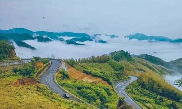 宁波四明山盘山公路：全长42.8公里，串起三镇数十个景点