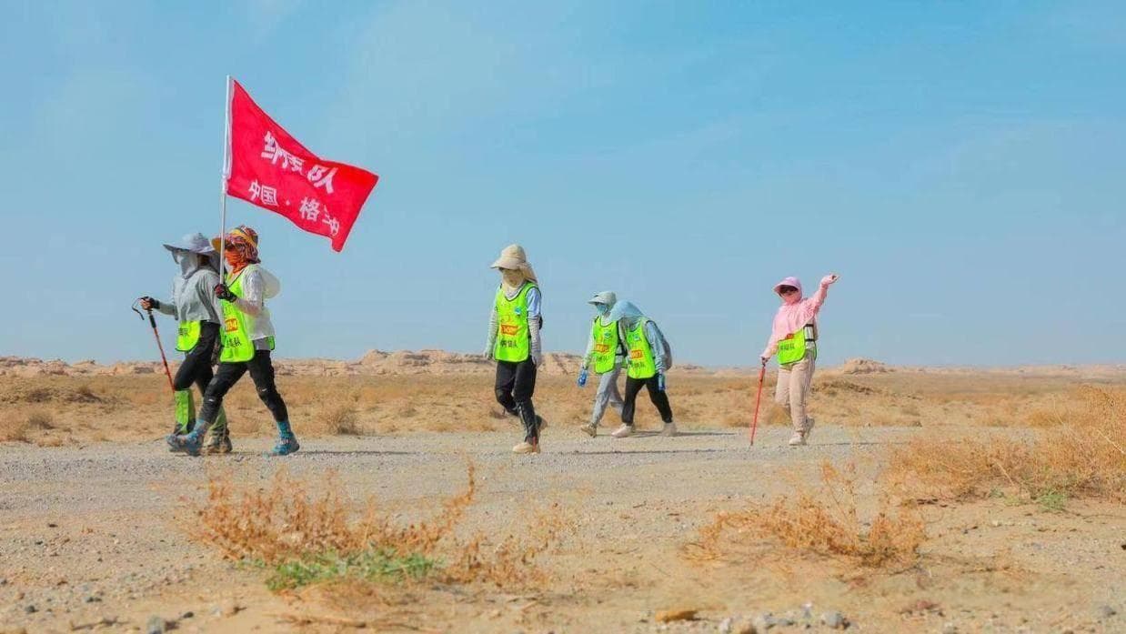 要么读书，要么旅行，身体和灵魂总有一个在路上