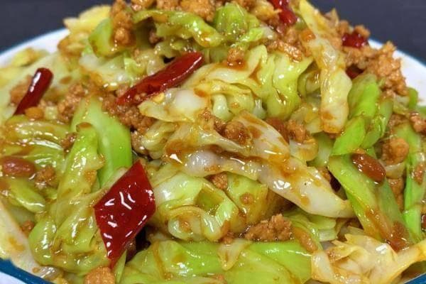 炒包菜技巧：火候掌握决定脆嫩口感