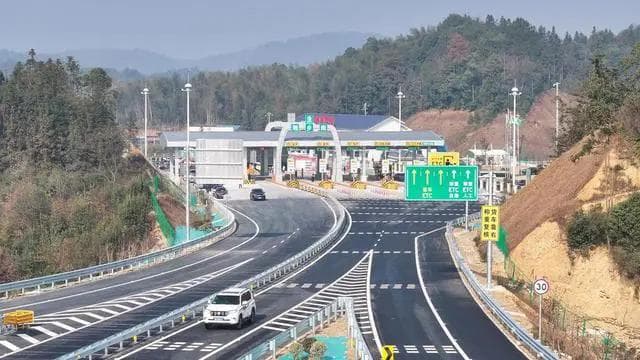 湖南湘乡：织密交通“大路网” 驶入发展“快车道”