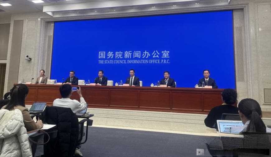 国铁改革显成效：货运量增4265万吨 降成本480多亿