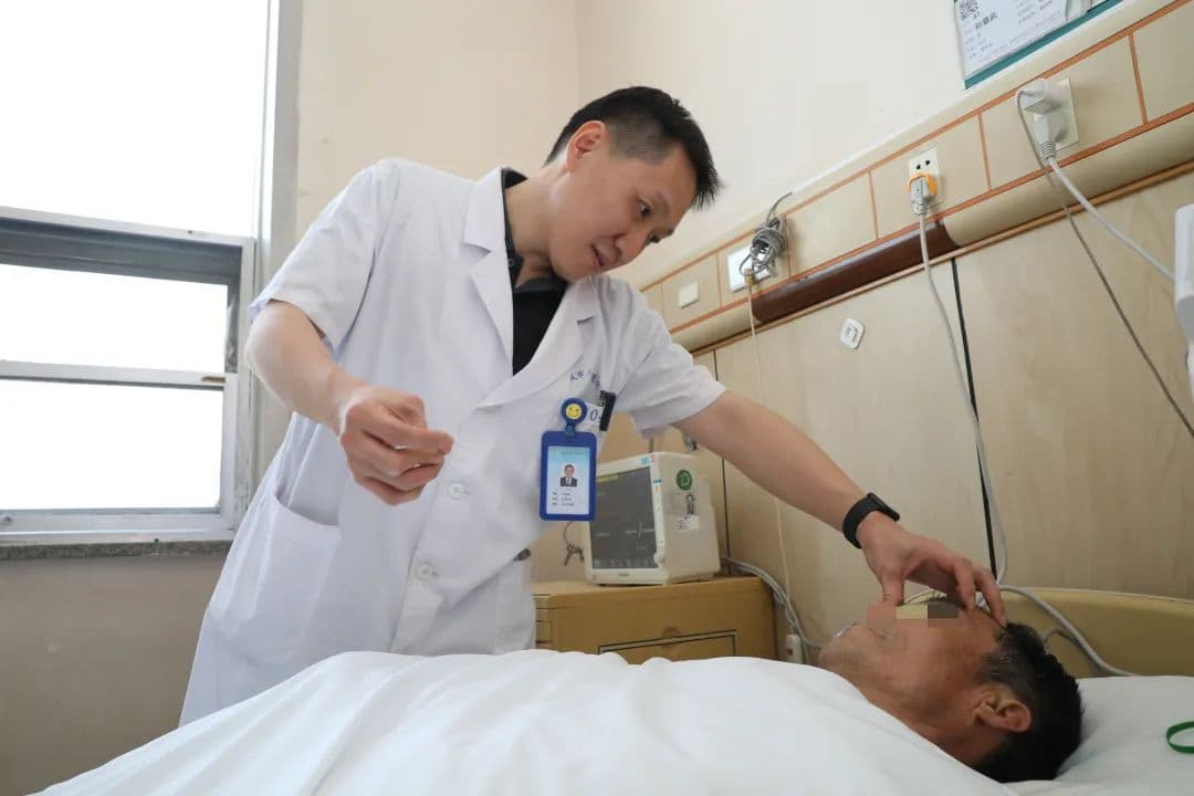 腹痛背后藏凶险，肝胆外科精准诊断救治胆囊扭转