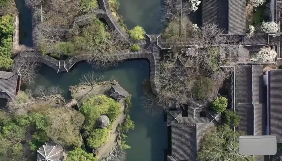 拙政园“与谁同坐轩”——与谁同坐？明月清风我
