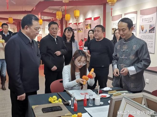 微雕里的文化密码：李铭的非遗传承与文创实践