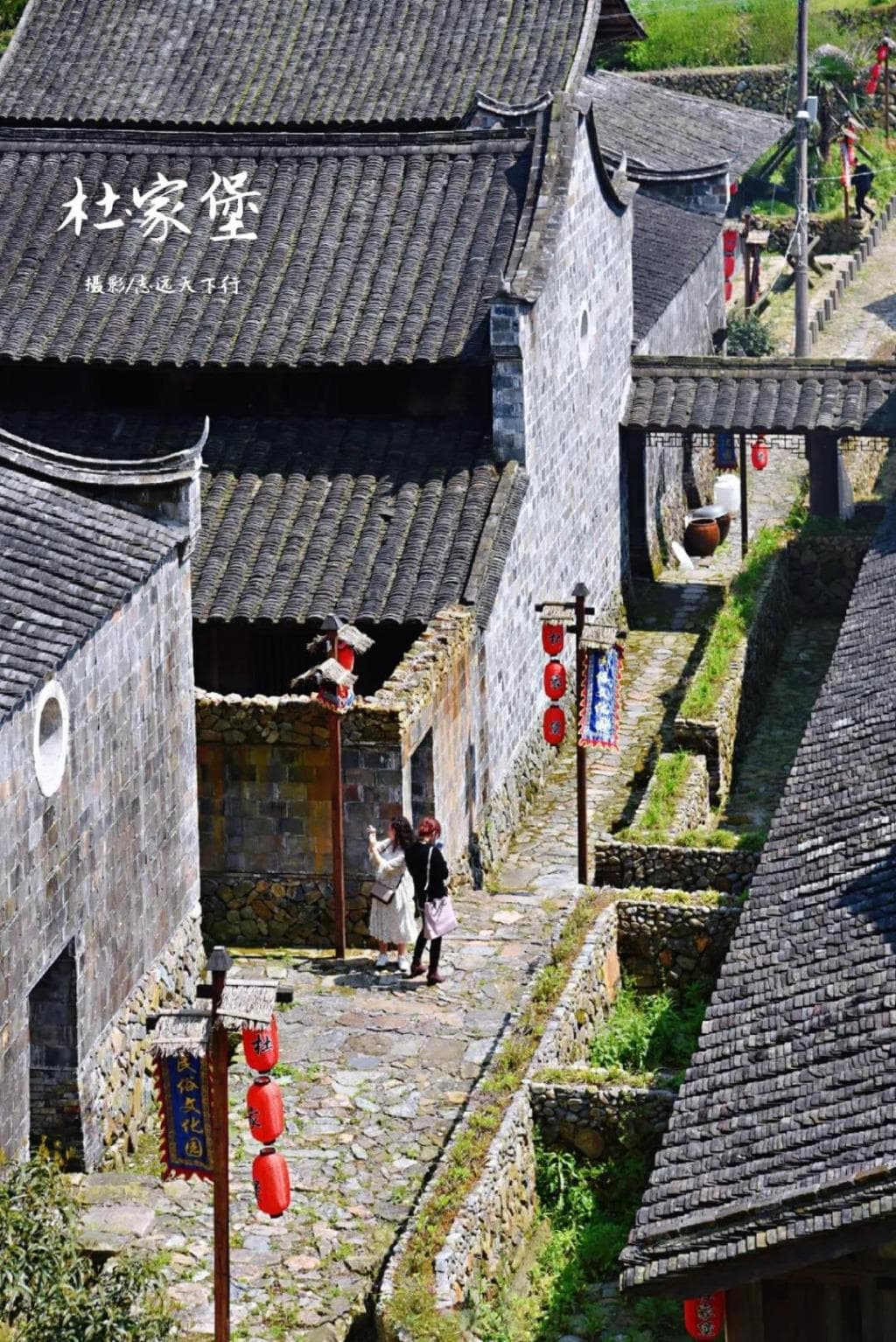 赤溪村：从贫困扶助到旅游胜地的蜕变