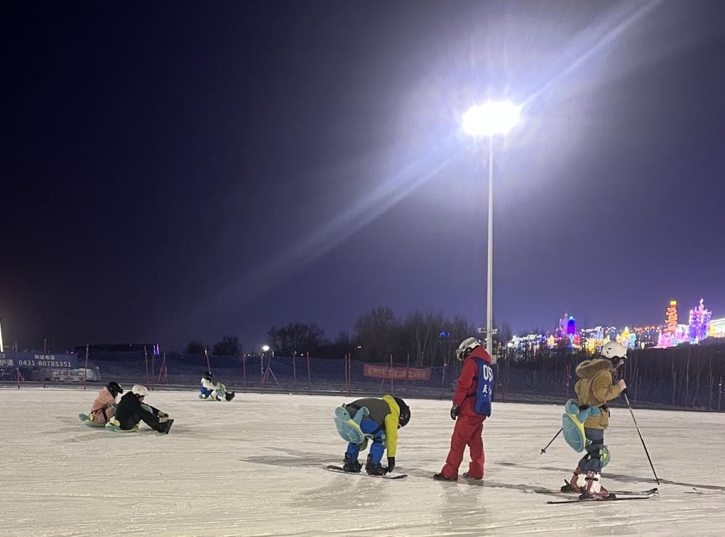 “冰雪+”激发消费新活力