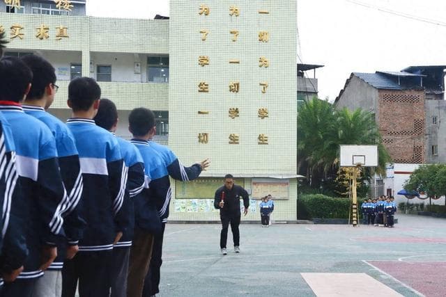 严禁挤占体育课时 四川资阳出台“十措施”加强中小学体育工作