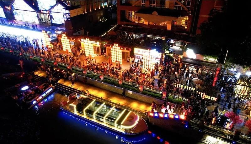 发展夜间经济助于提振消费扩大内需，打造个性城市文化名片
