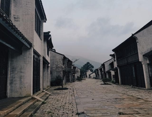 无锡南禅寺：千年古刹与现代商业的完美融合