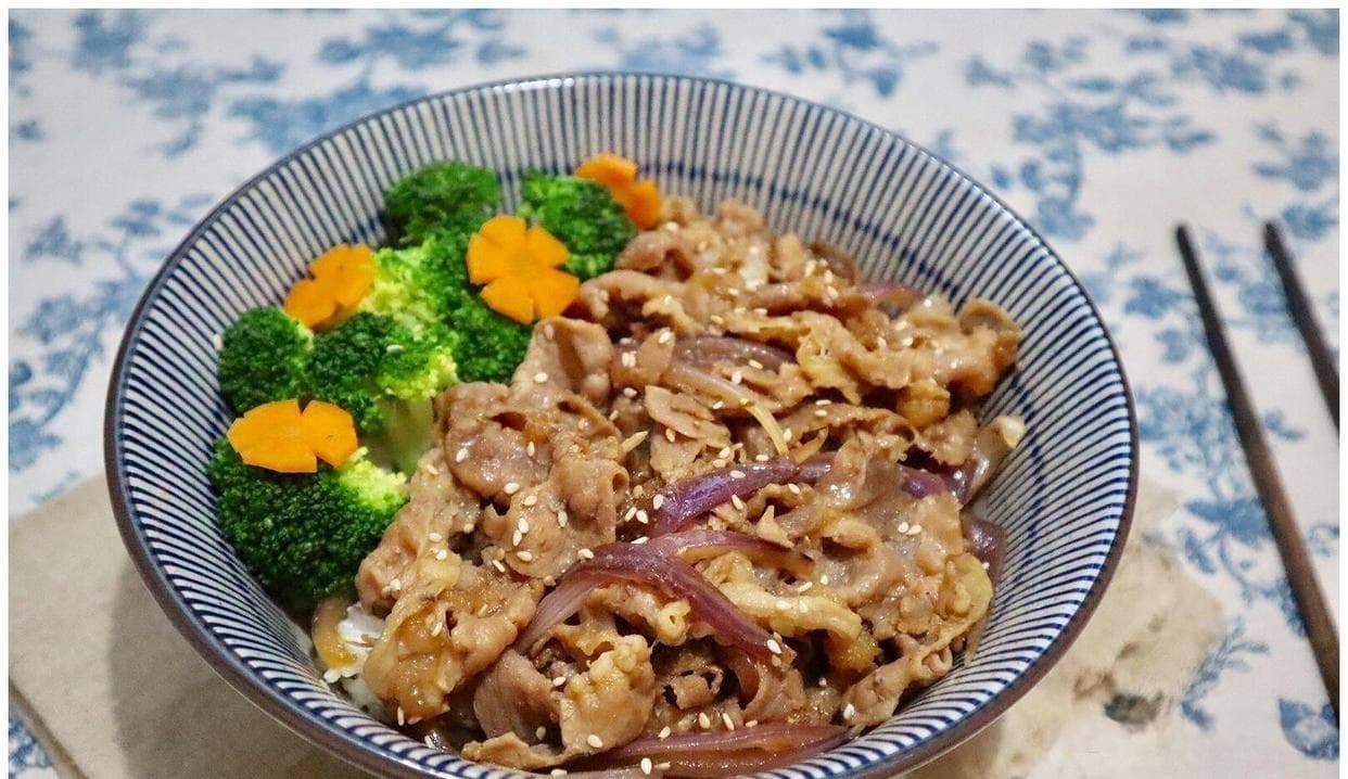 零失败牛肉饭秘籍：家常日式任你选，选肉腌肉调味精，荤素搭配超满足！