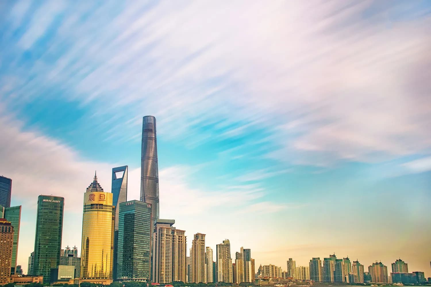 2024年中国经济发展新动向：转型中的机遇与挑战