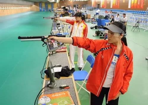 “Troop”：从军事到日常，一个单词的奇妙演变之旅