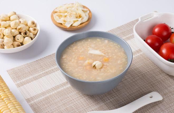 “趁热吃”暗藏风险：烫食如何伤害消化道？一文读懂烫食危害与预防要点