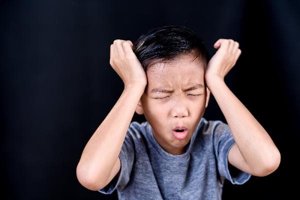 小孩急性中耳炎：症状识别与治疗指南