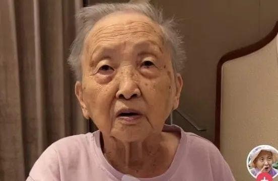 王楚钦三连败，赛后哭了，98岁网红奶奶暖心鼓励，冲上热搜