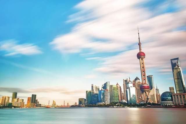 首尔和上海谁更强？首尔941万人口GDP达3593.6亿美元，上海有多少