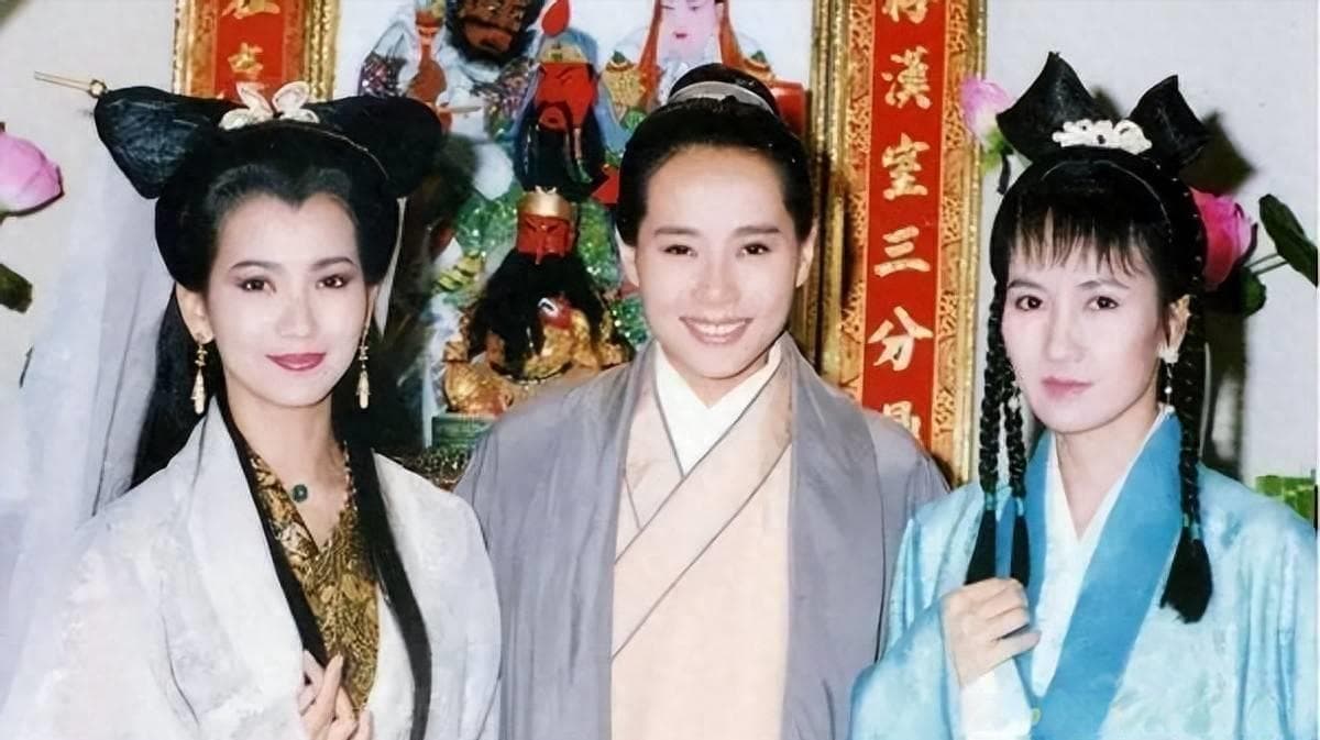 71岁赵雅芝和61岁叶童春晚同框：经典在新时代的“逆生长”
