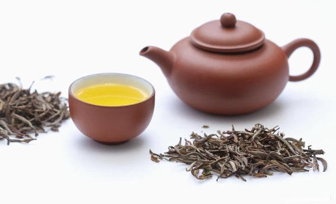 唐朝人是怎么喝茶的？锅里煮水，水开了加葱姜盐调料，几人分着喝