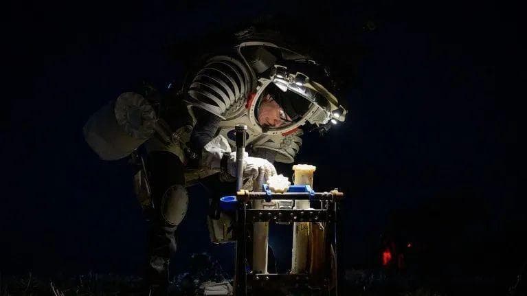 《自然》独家：为了2026年月面行走，NASA宇航员怎么训练的？